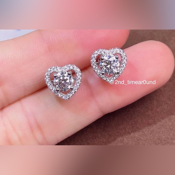 Jewelry - 📍SUPER SALE! LIMITED QUANTITIES📍 1 Ct tw Heart Halo Moissanite Earrings